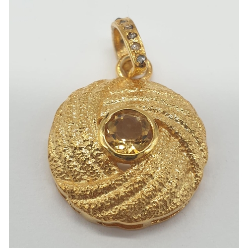 463 - 925 Silver gold plated pendant with citrine gemstone. Art deco style.