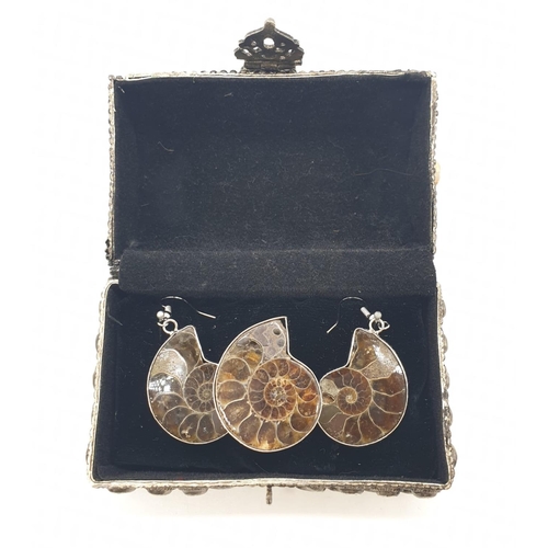 110 - A ring and pair of earrings set with Jurassic Ammonites (163 million years old) from  Madagascar. Pr... 