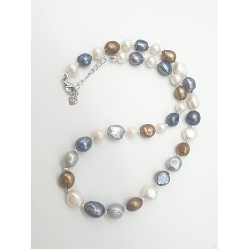 40 - A good collection of Kasumi pearls with vivid colours forming a necklace, bracelet and earrings set,... 