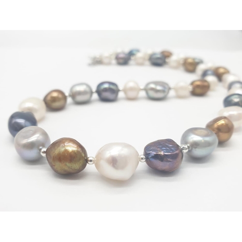 40 - A good collection of Kasumi pearls with vivid colours forming a necklace, bracelet and earrings set,... 