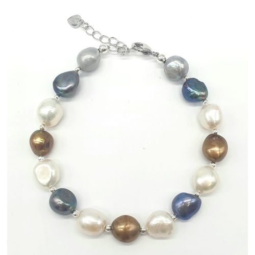 40 - A good collection of Kasumi pearls with vivid colours forming a necklace, bracelet and earrings set,... 