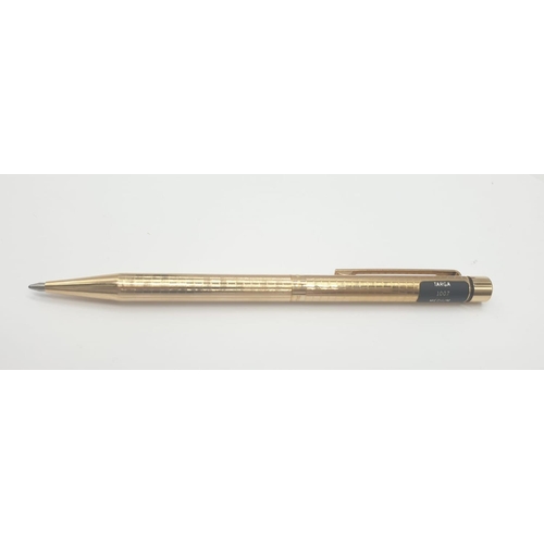 89 - A late 70’s American Sheaffer,  gold electroplated, fountain pen and pen in original box. With parts... 