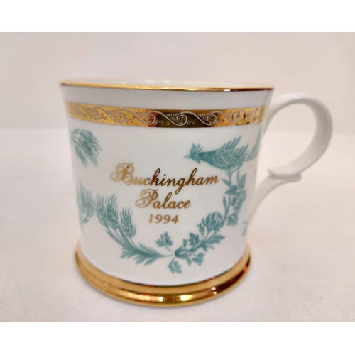 459 - 5x Royal bone china mugs celebrating Buckingham Palace and the wedding of Prince William and Catheri... 