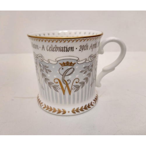 459 - 5x Royal bone china mugs celebrating Buckingham Palace and the wedding of Prince William and Catheri... 