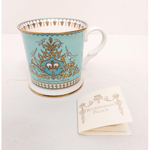 459 - 5x Royal bone china mugs celebrating Buckingham Palace and the wedding of Prince William and Catheri... 