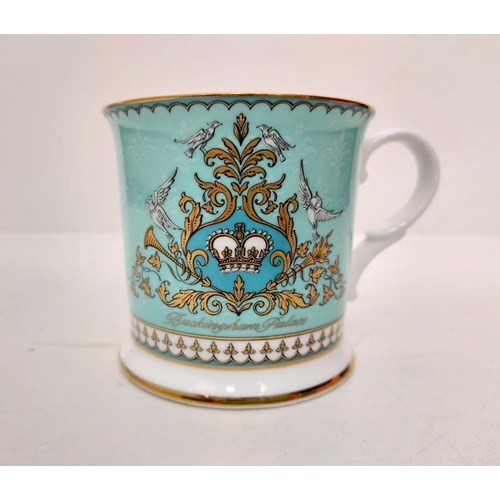 459 - 5x Royal bone china mugs celebrating Buckingham Palace and the wedding of Prince William and Catheri... 