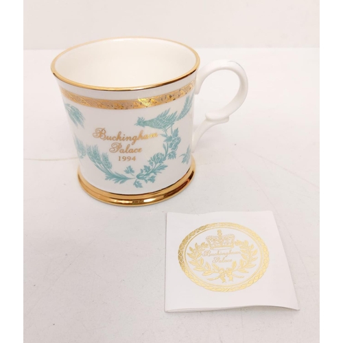 459 - 5x Royal bone china mugs celebrating Buckingham Palace and the wedding of Prince William and Catheri... 