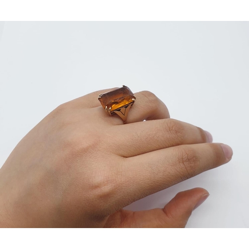 406 - 9ct gold and amber dress ring. 5.8g, size J/K