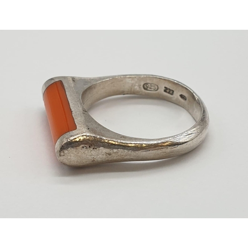 462 - Silver and coral dress ring. 6.1g, Size O