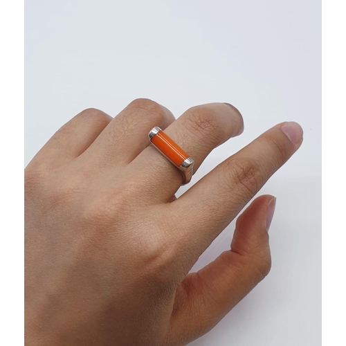 462 - Silver and coral dress ring. 6.1g, Size O