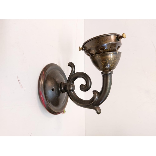 488 - A pair of brass wall lights manufactured by the Great British Lighting Company. 14cm x 14cm.