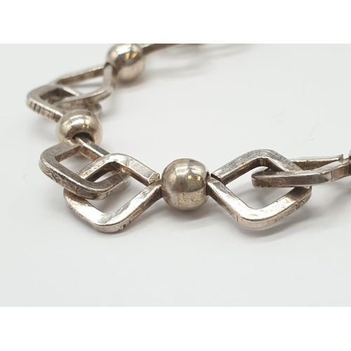 491 - Silver bracelet with T-bar. 21g, appox 20cm