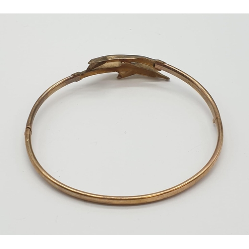 245 - A Harrods Vintage 9ct Gold Bangle with Dolphin design clasp. Comes in box, 4.16g. 6cm diameter (8cm ... 