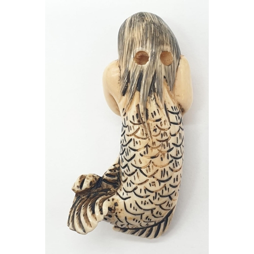 818 - JAPANESE VERY COLLECTABLE  IVORY NETSUKE MERMAID CARRYING SEAWEED 1890- 5cm long.