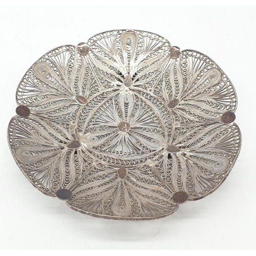 175 - Silver filigree dish. 61.3g in weight. 10cm diameter.