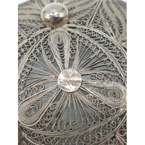 175 - Silver filigree dish. 61.3g in weight. 10cm diameter.