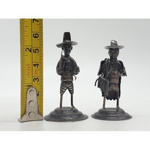 214 - 2 Chinese workman made in silver. 20.5g in weight. 6cm in height.