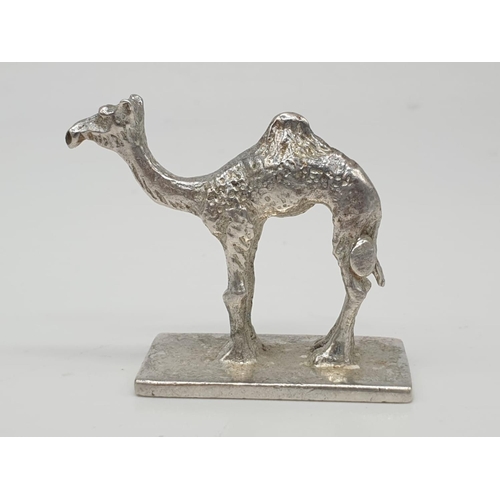 283 - 3 silver animal figures. 95.7g in weight. 3.5x2cm base.