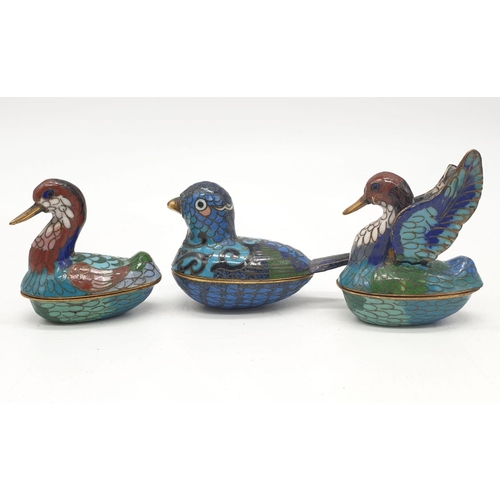 290 - 3 enamel and yellow metal ducks and small enamel vase. 10cm in height, 220g in weight