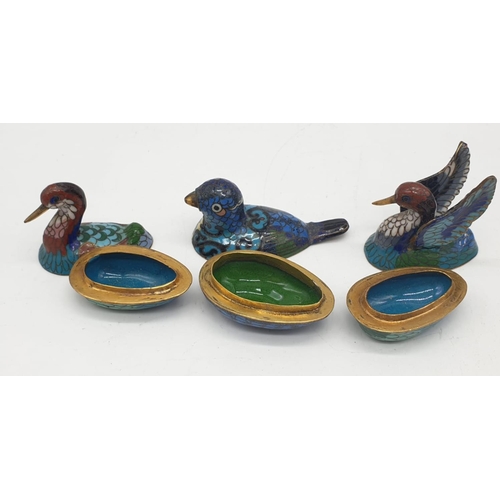 290 - 3 enamel and yellow metal ducks and small enamel vase. 10cm in height, 220g in weight