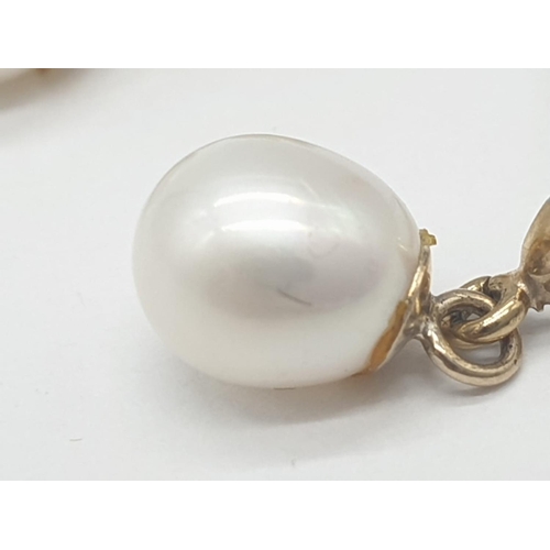 329 - Pair of 9k gold pearl earrings, weight 1g