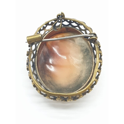 533 - Victorian cameo brooch in yellow metal. 4cm drop. 8g in weight.