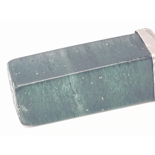 702 - Jade pendant weight 2.7g and 2cm long approx