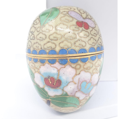 784 - Vintage enamel painted egg, 6cm tall and weight 61g