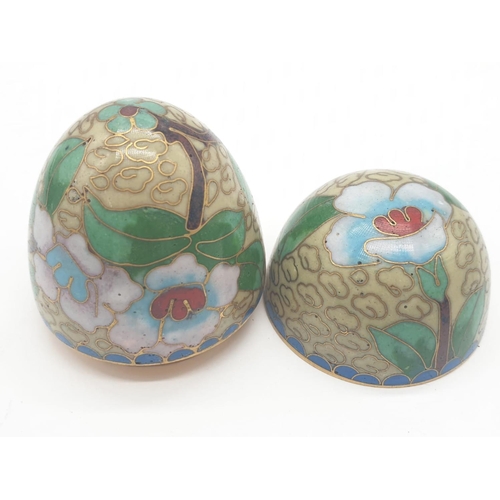 784 - Vintage enamel painted egg, 6cm tall and weight 61g