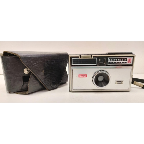 862 - A pair of vintage Instamatic cameras. The 100 and the 300. Both in good condition with cases.