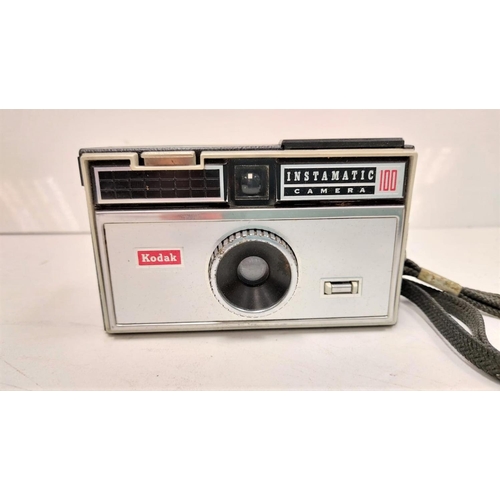 862 - A pair of vintage Instamatic cameras. The 100 and the 300. Both in good condition with cases.