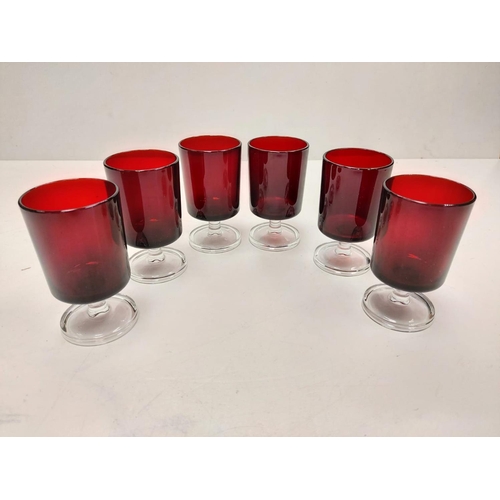 843 - A selection of vintage - funky retro glassware. 3 sets. 17 pieces total.