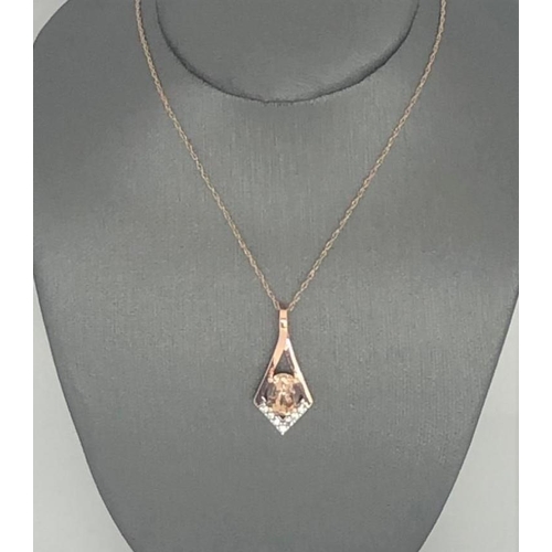 681 - Pendant in 10K rose gold with CZ and morganite with chain in rose gold. Aprox 18