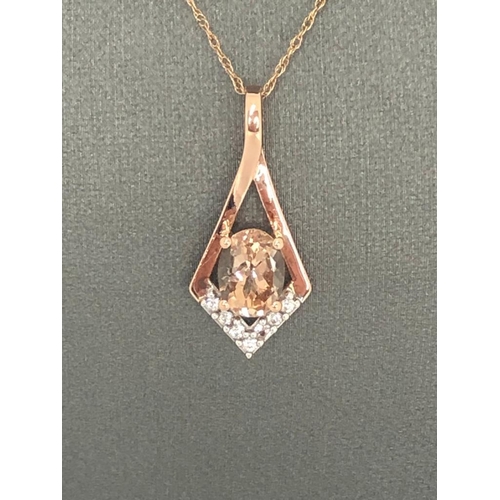 681 - Pendant in 10K rose gold with CZ and morganite with chain in rose gold. Aprox 18