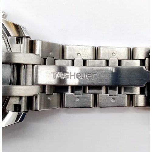 19 - Tag Heuer Aquaracer chronometer gent watch with navy face twist bezel and steel strap, 40mm case