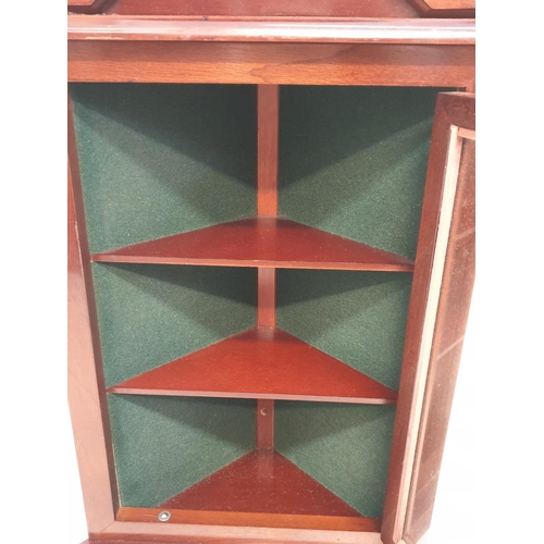 269 - Small mahogany corner cabinet with 3 levels, 29x48cm