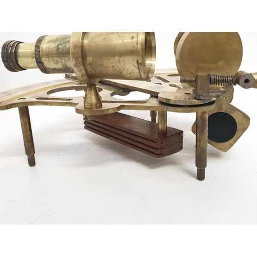 370 - A naval navigation instrument made by Stanley of London. Comes in original box. 20cm x 25cm.