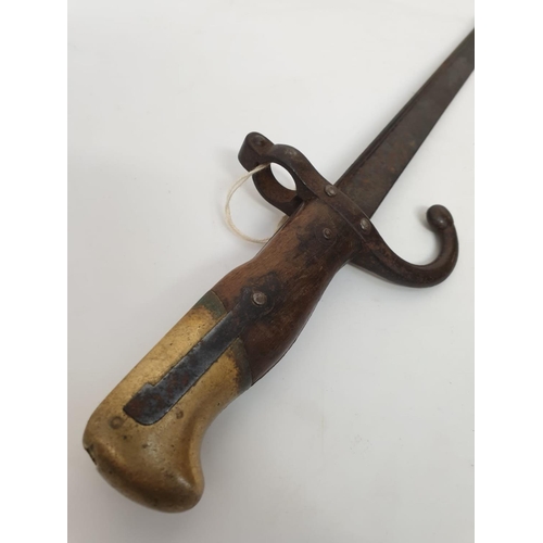 376 - A WWI French bayonet. 52cm in length.