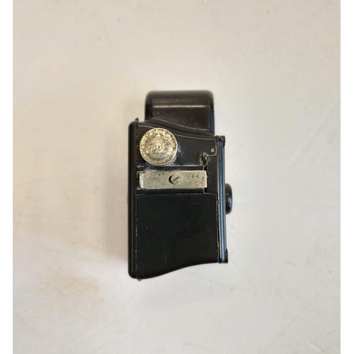 136 - A midget Coronet spy camera, circa 1930's. 3x6cm.