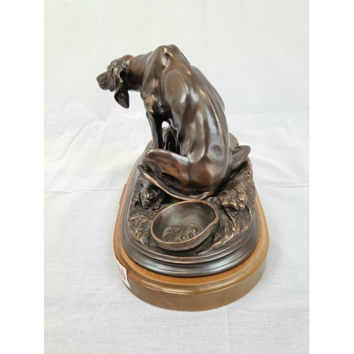 280 - A stunning bronze veritable sculpture of a dog feeding its pups. Made by the sculptor R.S Gerdon. 35... 