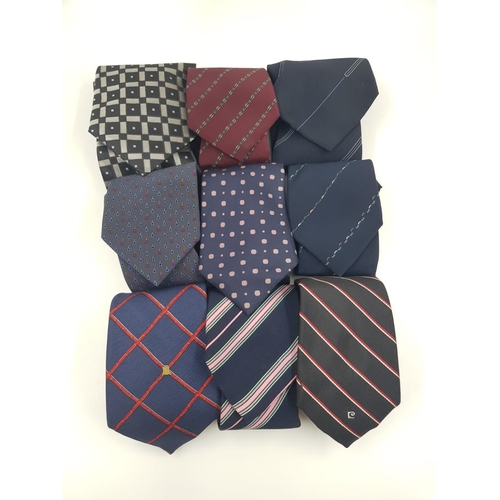 576 - A box of gentlemen's, silk designer ties. A choice of vibrant colours and designs. 20 in total.