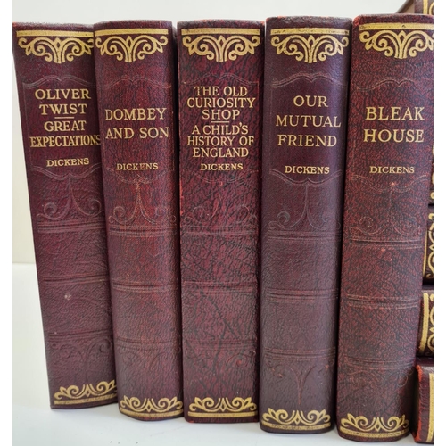 671 - A completed work of Charles Dickens (16 volumes) illustrated by Phiz circa 1900s