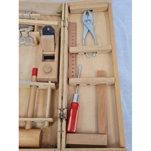 598 - Vintage boxed child's carpentry set.