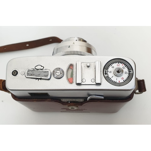 772 - A Zeiss Ikon Tenax automatic 50mm camera. Good condition with case. As found.