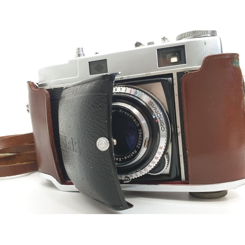 751 - A Kodak Rettinette II C camera. Comes with a Schneider-Kreuznach lens. As found. Good condition with... 