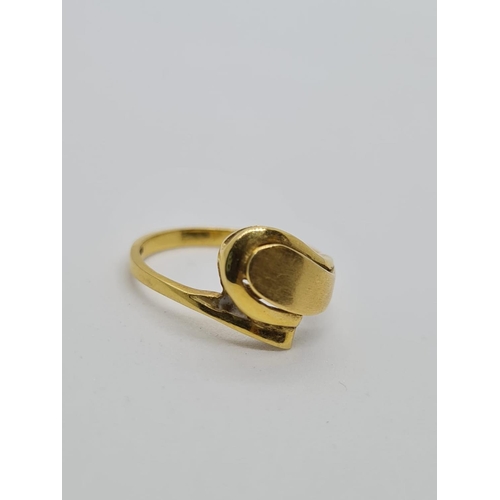 178 - 18ct yellow gold crossover vintage ring, weight 2.7g and size L1/2