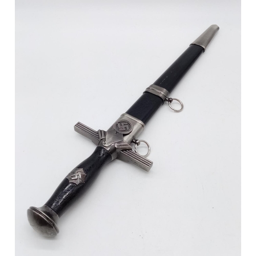 341 - A quality production Nazi dagger. Metal blade, with a metal and leather scabbard. Excellent conditio... 