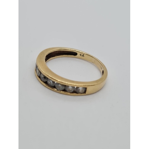 521 - 9ct yellow gold ring with CZ stones, weight 2g and size K