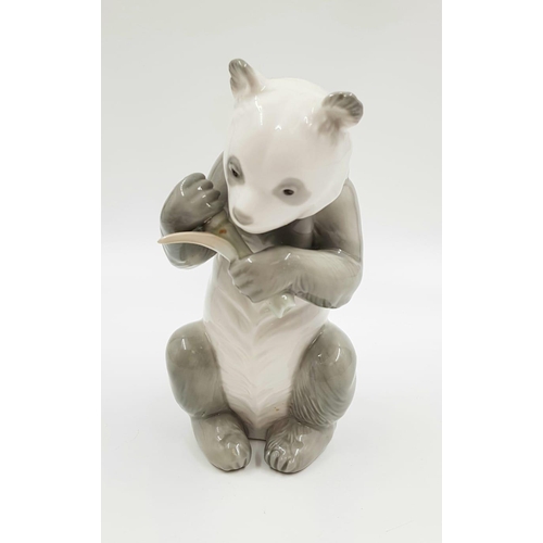 920 - A selection of 6 ceramic animal figurines by various manufacturers.