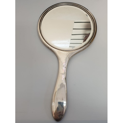 989 - Silver travel vanity set of 6 pieces to include hand mirror, comb and brushes Birmingham hallmarks.